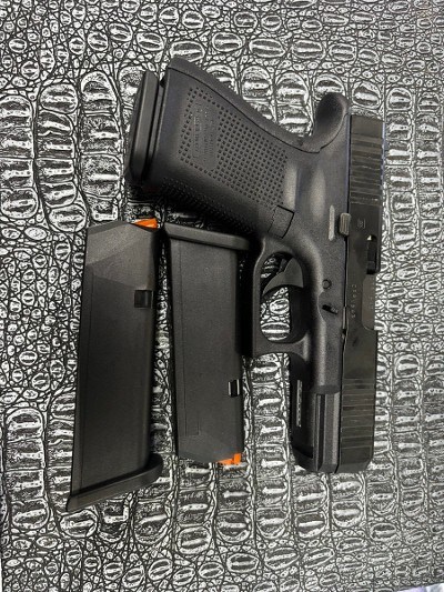 GLOCK 19V 9MM LUGER (9x19 PARA) - Image 1 of 3