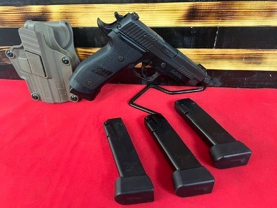 SIG SAUER p226 tecops tb 9MM LUGER (9x19 PARA) - Image 4 of 7