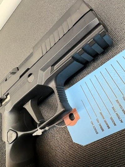 SIG SAUER P320 CARRY 9MM LUGER (9x19 PARA) - Image 3 of 10