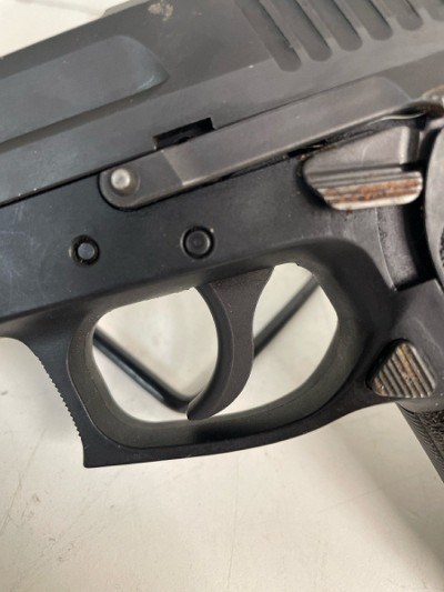 SIG SAUER SP2022 .40 S&W - Image 3 of 11