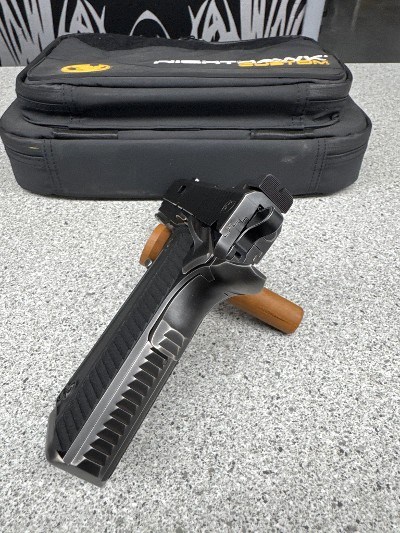 NIGHTHAWK CUSTOM AGENT 2 COMMANDER .45 ACP - Image 6 of 8