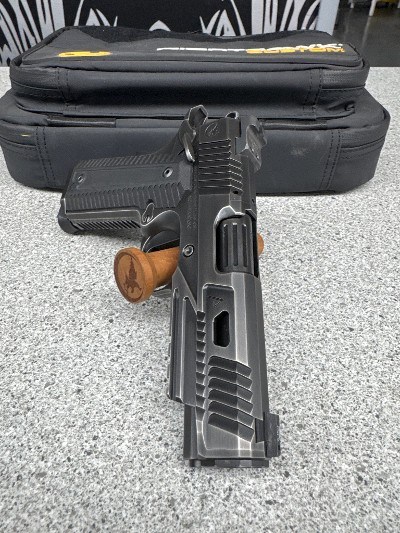 NIGHTHAWK CUSTOM AGENT 2 COMMANDER .45 ACP - Image 4 of 8