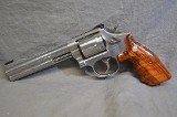 SMITH & WESSON 617-1 .22 LR - 1 of 5