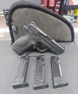SMITH & WESSON M&P 40 .40 S&W - 1 of 10