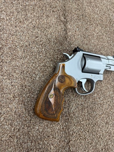 SMITH & WESSON MODEL 686-6 PERFORMANCE CENTER .357 MAG - Image 2 of 11