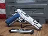 SMITH & WESSON 1911 .45 ACP - 1 of 9