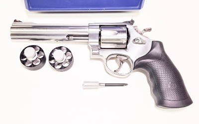 SMITH & WESSON BEAUTIFUL PRE-OWNED S&W MODEL 629 CLASSIC CHAMBERED IN.44 MAG .44 MAGNUM - Image 2 of 3
