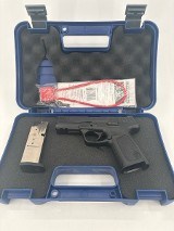 SMITH & WESSON SD40 40 Smith & Wesson - Image 5 of 5