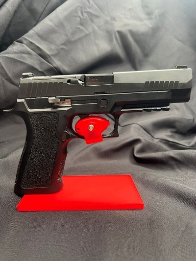 SIG SAUER P320 9MM LUGER (9x19 PARA) - Image 1 of 4
