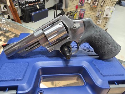 SMITH & WESSON 629-6 4" .44 MAGNUM - Image 1 of 3