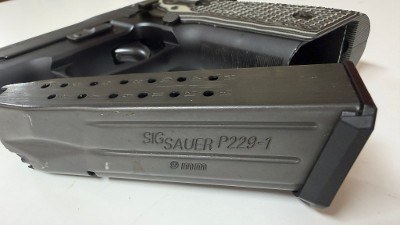 SIG SAUER M11-A1 9MM LUGER (9x19 PARA) - Image 3 of 7