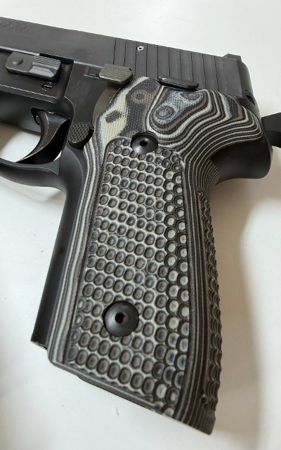 SIG SAUER M11-A1 9MM LUGER (9x19 PARA) - Image 2 of 7