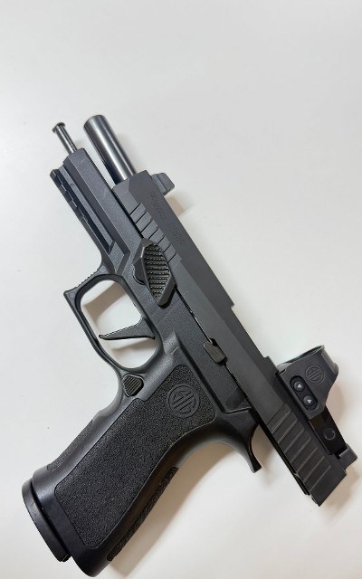 SIG SAUER Sig Sauer P3209MM LUGER/.40 S&W/10MM/.45 ACP - Image 5 of 6