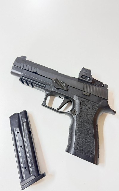 SIG SAUER Sig Sauer P3209MM LUGER/.40 S&W/10MM/.45 ACP - Image 6 of 6