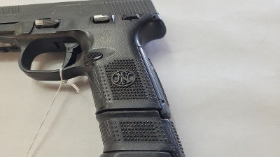 FN FNS-40C .40 S&W - Image 6 of 7