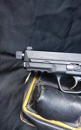 SMITH & WESSON M&P 22 COMPACT .22 LR - Image 3 of 10