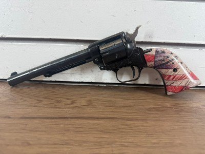 HERITAGE MFG. ROUGH RIDER RR22BRUSFLAG .22 LR - Image 1 of 9