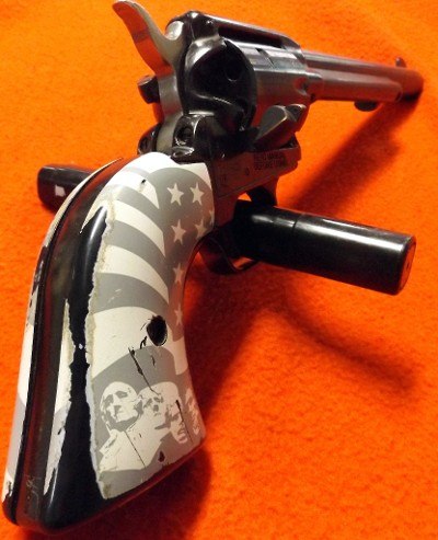 HERITAGE MFG. ROUGH RIDER US FLAG GRIPS .22 CAL - Image 5 of 10