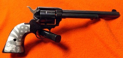 HERITAGE MFG. ROUGH RIDER US FLAG GRIPS .22 CAL - Image 6 of 10