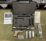 SPRINGFIELD ARMORY XD-40 .40 S&W - 1 of 3