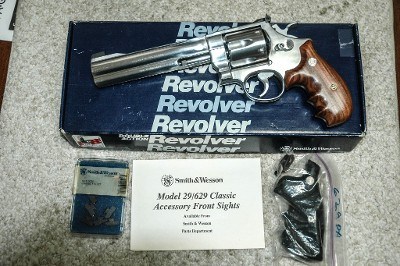 SMITH & WESSON 629 DX .44 MAG/.44 SPL - Image 1 of 14