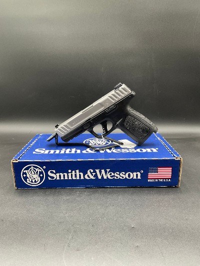SMITH & WESSON SD40 2.0 .40 S&W - Image 1 of 8