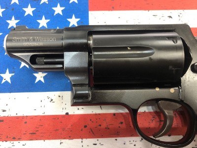 SMITH & WESSON GOVENOR 410 / 45 - Image 2 of 6