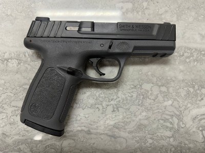 SMITH & WESSON SD40 .40 S&W - Image 1 of 3