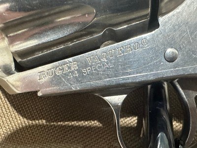 RUGER VAQUERO STAINLESS .44 S&W SPECIAL - Image 4 of 15