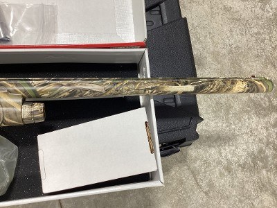 BENELLI MONTEFELTRO MAX-5 12 GA - Image 5 of 25