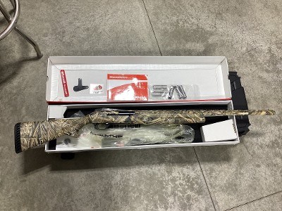 BENELLI MONTEFELTRO MAX-5 12 GA - Image 1 of 25