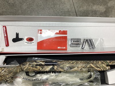 BENELLI MONTEFELTRO MAX-5 12 GA - Image 2 of 25