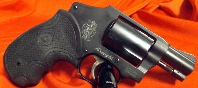 SMITH & WESSON MODEL 442-2 AIRWEIGHT .38 SPL +P - Image 3 of 12