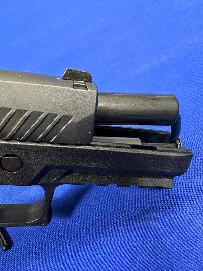 SIG SAUER P320 Compact 9MM LUGER (9x19 PARA) - Image 4 of 6