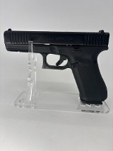 GLOCK 22 GEN 5 40 Smith & Wesson - 1 of 5