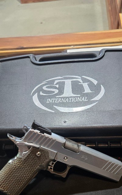 STRAYER TRIPP INTERNATIONAL edge .40 CALIBER - Image 1 of 8