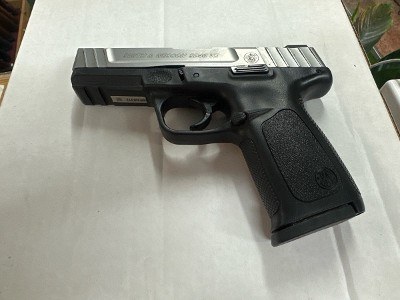 SMITH & WESSON SD40 40 Smith & Wesson - Image 1 of 1