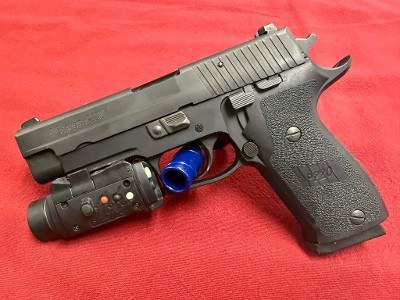 SIG SAUER P2022 MADE IN GERMANY 45 ACP WITH STL-900 WEAPON LIGHT .45 ACP - Image 4 of 9