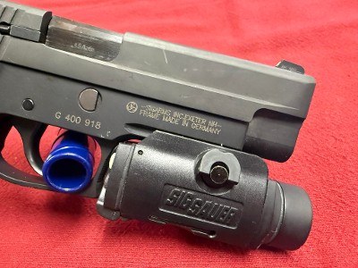 SIG SAUER P2022 MADE IN GERMANY 45 ACP WITH STL-900 WEAPON LIGHT .45 ACP - Image 3 of 9