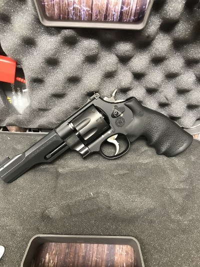 SMITH & WESSON 327 Performance Center .357 Mag - Image 2 of 7