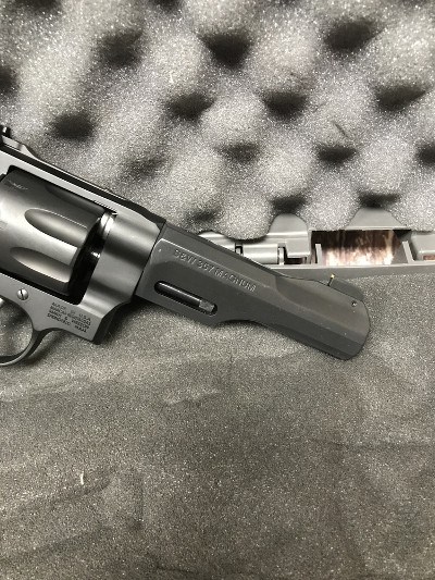 SMITH & WESSON 327 Performance Center .357 Mag - Image 7 of 7