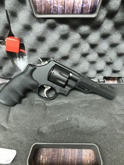 SMITH & WESSON 327 Performance Center .357 Mag - Image 5 of 7