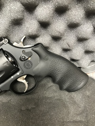 SMITH & WESSON 327 Performance Center .357 Mag - Image 3 of 7