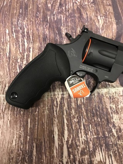 TAURUS raging hunter .44 MAGNUM - Image 4 of 7