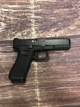 GLOCK GLOCK G17 GEN 5 9MM LUGER W/ NIGHT SIGHTS 9MM LUGER (9x19 PARA) - 3 of 5