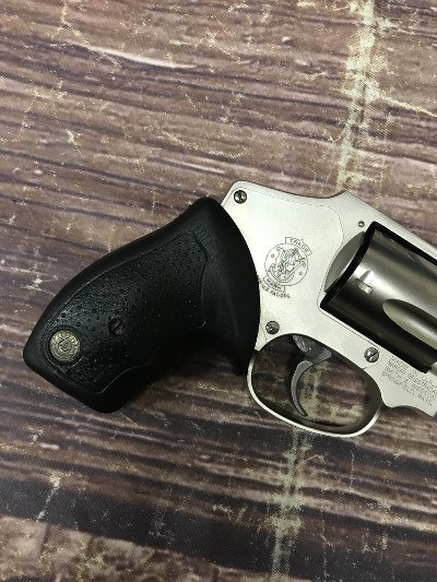 SMITH & WESSON 442 w/ Front Night Sight .38 Spl - Image 2 of 7