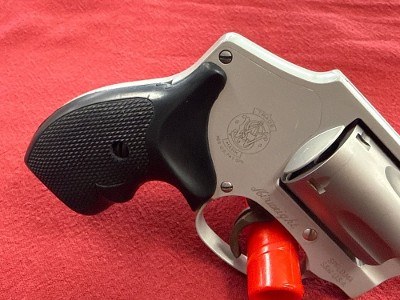 SMITH & WESSON 642-2 AIRWEIGHT 38 SPL HAMMERLESS .38 Spl - Image 4 of 7