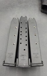 GLOCK 22 40 Smith & Wesson - 2 of 9