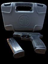 SIG SAUER P365 X-MACRO (MANUAL SAFETY) 9MM LUGER (9X19 PARA) - Image 2 of 4