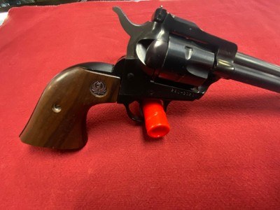 RUGER SINGLE-SIX 2 PIN WITH 22 MAGNUM CYLINDER .22 LR/.22 WMR - Image 3 of 9